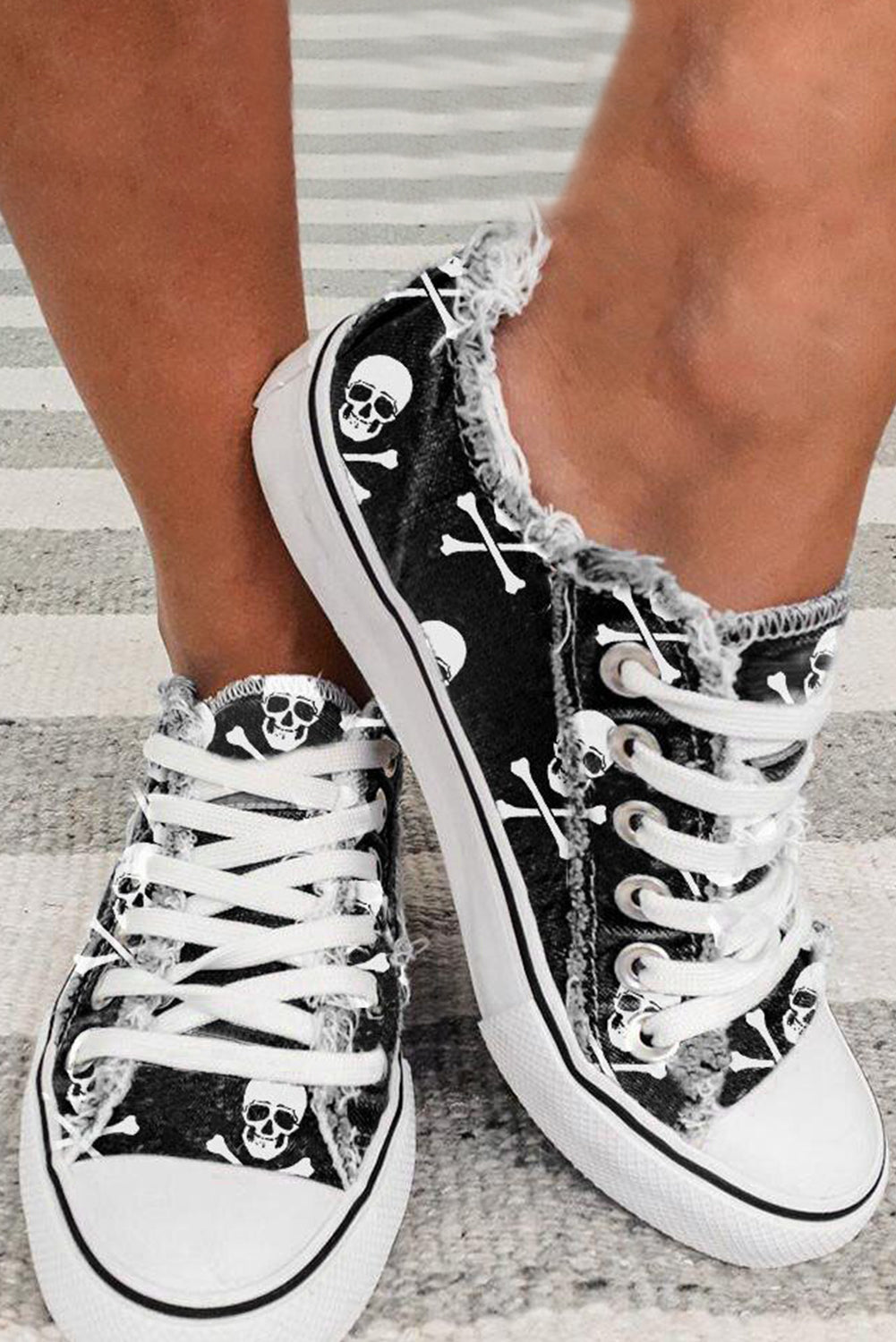 Skull Print Lace-up Canvas Sneakers